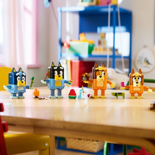 Конструктор LEGO Bluey Сім'я Блуї з кубиків 466 деталей (11217) - зображення 7