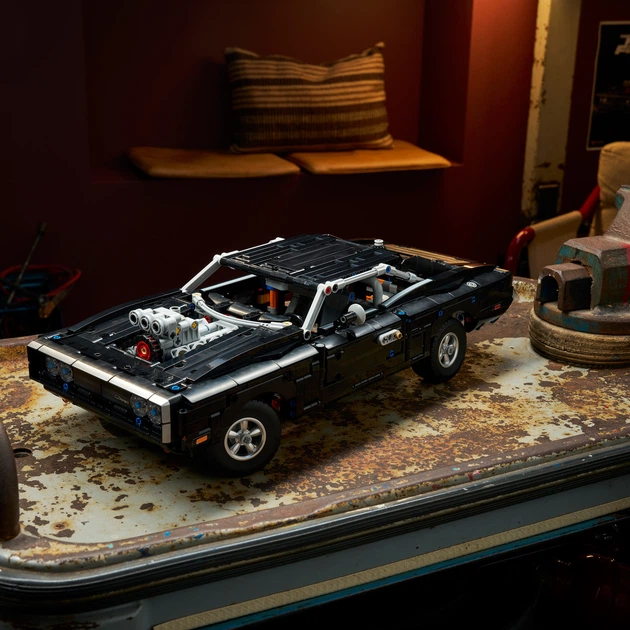 Zestaw klocków LEGO Technic Samochód Fast and Furious Dodge Charger R/T 1516 elementów (42231) - obraz 4