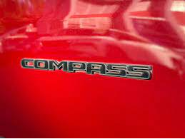 Шильдик емблема табличка JEEP чорна хром Compass 350 мм 25 мм - Фото 2 Шильдик емблема табличка JEEP чорна хром Compass 350 мм 25 мм - зображення 2