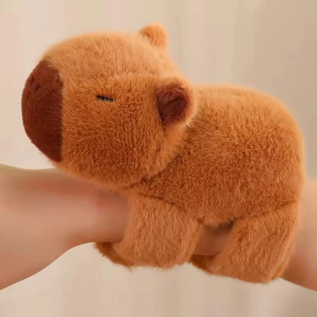 Дитяча м'яка іграшка - браслет капібара Capybara плюшева прикраса на руку для дітей, 20х14х10 см, коричневий "P" (99307558) - Фото 2 Дитяча м'яка іграшка - браслет капібара Capybara плюшева прикраса на руку для дітей, 20х14х10 см, коричневий "P" (99307558) - зображення 2