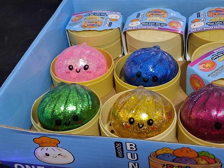 Сквіш Пельмень 10 см у коробочці, іграшка-антистрес Glitter Dumpling усміхнений пельмешка в пароварці - изображение 2