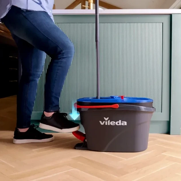 Набор для уборки Vileda H2Pro швабра с отжимом микрофибра ведро с педалью для пола серый - Фото 4 Набор для уборки Vileda H2Pro швабра с отжимом микрофибра ведро с педалью для пола серый - изображение 4