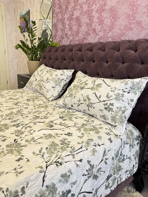 Покривало стьобане бавовняне (100%) євро 220х240 см квітковий принт + 2 шт наволочки 50х70 см + подарункова сумка (OG119) - Фото 1 Покривало стьобане бавовняне (100%) євро 220х240 см квітковий принт + 2 шт наволочки 50х70 см + подарункова сумка (OG119) - зображення 1