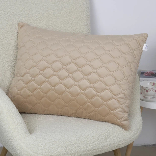 Подушка декоративна 50×70 ТЕП VELOUR золотий беж, велюр, м’яка, антиалергенна - зображення 3