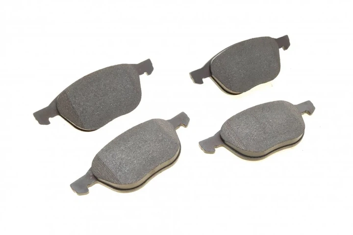 Колодки гальмові BOSCH 0986495215 Ford Focus, Kuga, C-Max, Transit, Connect, Ecosport; Volvo V40, V50, C30, S40, C70; Mazda 3, 5 BPYK3323ZC9C, BPYK3323ZC, BPYK3323ZA9C - зображення 8