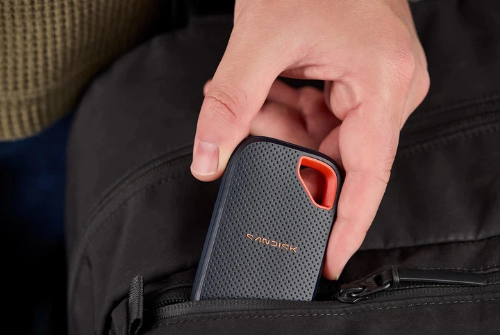Dysk zewnętrzny SanDisk Extreme Portable SSD 1TB USB 3.2 Type-C (SDSSDE70-1T00-G25) - obraz 3
