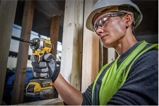 Akumulatorowa zakrętarka udarowa DeWalt 18V XR POWERSTACK 1/4" z 2 akumulatorami 1.7 Ah (DCF850E2T-QW) - obraz 5