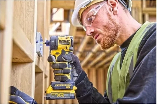 Zakrętarka udarowa hydrauliczna DeWalt 1/4' 18 V 56 Nm z 2 akumulatorami 1.7 Ah (DCF870E2T-QW) - obraz 9
