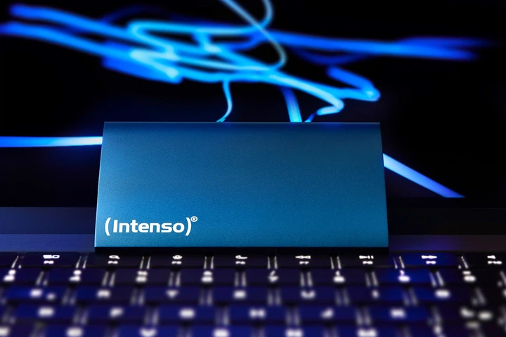 Dysk zewnętrzny SSD Intenso Premium External SSD 1TB USB 3.2 Blue (3823465) - obraz 5