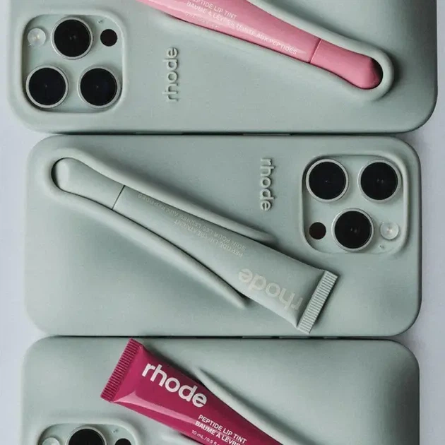 Чохол на телефон Rhode Lip Case для iPhone 15 Pro Max Grey - Фото 2 Чохол на телефон Rhode Lip Case для iPhone 15 Pro Max Grey - зображення 2