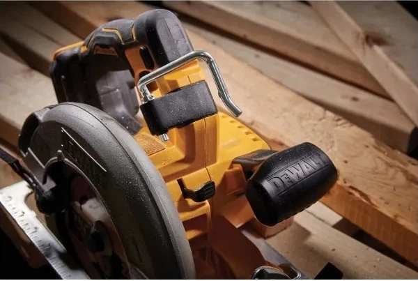 Акумуляторна циркулярна пила DeWalt 18V XR FLEXVOLT ADVANTAGE 190 мм без акумулятора та зарядного пристрою (DCS573NT-XJ) - зображення 12