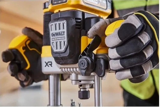 Акумуляторний фрезер DeWalt POWERSTACK 18V XR 8-12 мм з 2 акумуляторами 5 Аг (DCW620H2-QW) - зображення 12
