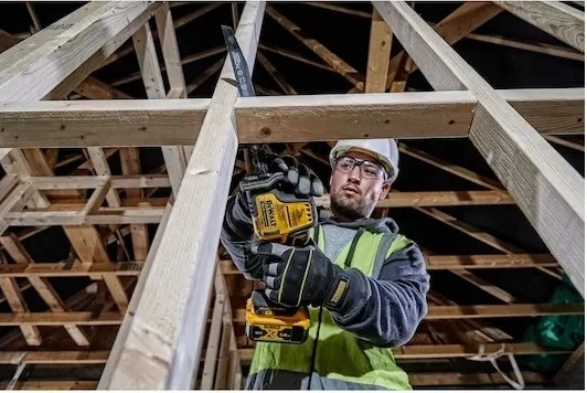 Пила шабельна акумуляторна DeWalt 18 V з 2 акумуляторами 5 Аг (DCS369P2-QW) - зображення 4