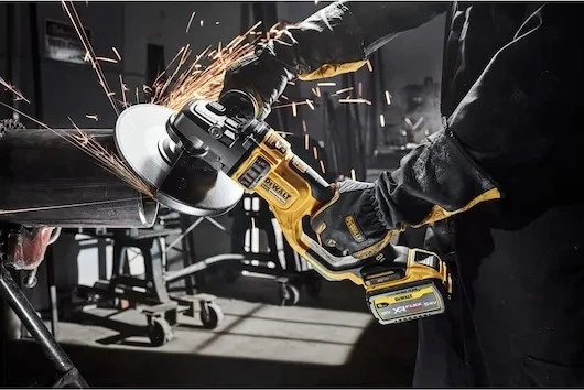 Акумуляторна кутова шліфувальна машина DeWalt 54V FlexVolt 230 мм з 2 акумуляторами 9 Аг (DCG460X2-QW) - зображення 6