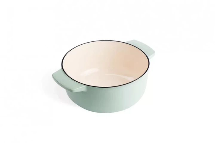 Каструля KitchenAid чавунна 3,3 л 22 см CC007433-001 фісташкова (00128322) - Фото 3 Каструля KitchenAid чавунна 3,3 л 22 см CC007433-001 фісташкова (00128322) - зображення 3