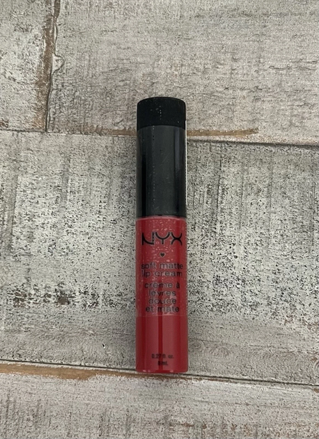 Рідка помада з матовим фінішем Nyx Soft Matte Lip Cream Amsterdam SMLC01 класичний червоний 8 мл - зображення 6