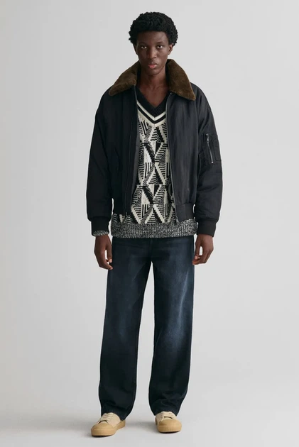 Чоловічий чорний бомбер OVERSIZED FLIGHT BOMBER JACKET Gant L 7006363 - Фото 2 Чоловічий чорний бомбер OVERSIZED FLIGHT BOMBER JACKET Gant L 7006363 - изображение 2