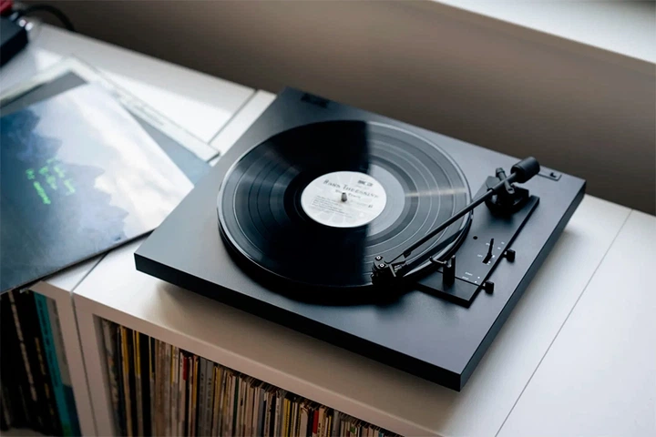 Вініловий програвач Pro-Ject A1.2 Pick It MM E Black Fully Automatic - изображение 2