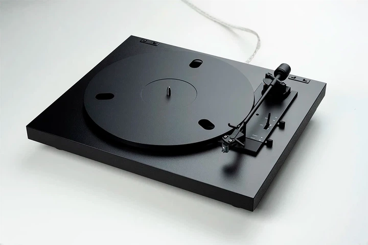 Вініловий програвач Pro-Ject A1.2 Pick It MM E Black Fully Automatic - изображение 3