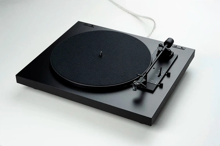 Вініловий програвач Pro-Ject A1.2 Pick It MM E Black Fully Automatic - изображение 5