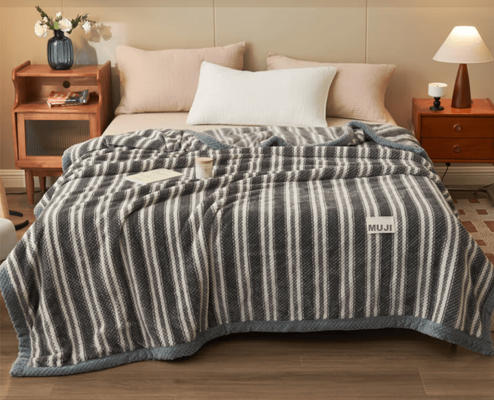Одеяло Wuyinliangpin 200×230 см gray stripe - Фото 1 Одеяло Wuyinliangpin 200×230 см gray stripe - изображение 1