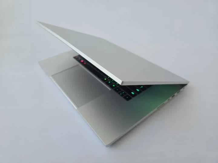 Ноутбук Razer Blade 18 I9 13950HX/RTX 4090/RAM 16GB/SSD 512GB/QHD 240Hz Б\В - Б/У - Фото 6 Ноутбук Razer Blade 18 I9 13950HX/RTX 4090/RAM 16GB/SSD 512GB/QHD 240Hz Б\В - Б/У - изображение 6
