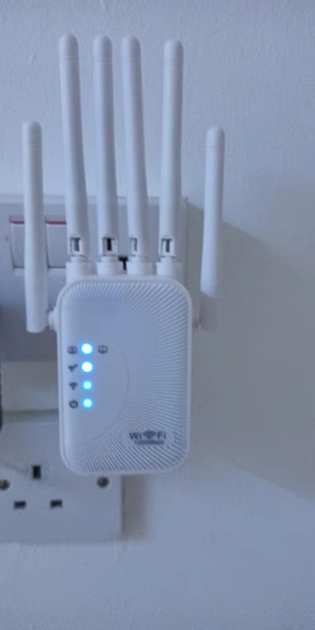 Потужний дводіапазонний Wi-Fi ретранслятор 1200 Мбіт/с, підсилювач сигналу вай-фай для дому/дачі, повторювач для роутера 2.4/5 ГГц, репітер з 6 антенами, покриття до 300 м², White - зображення 13