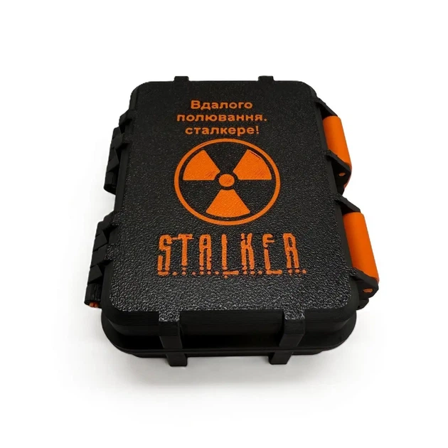 Бокс для карток у стилі STALKER 2 з написом "Вдалого полювання, сталкере!" Чорний (ST-BLACK-BOX-03) - Фото 5 Бокс для карток у стилі STALKER 2 з написом "Вдалого полювання, сталкере!" Чорний (ST-BLACK-BOX-03) - зображення 5