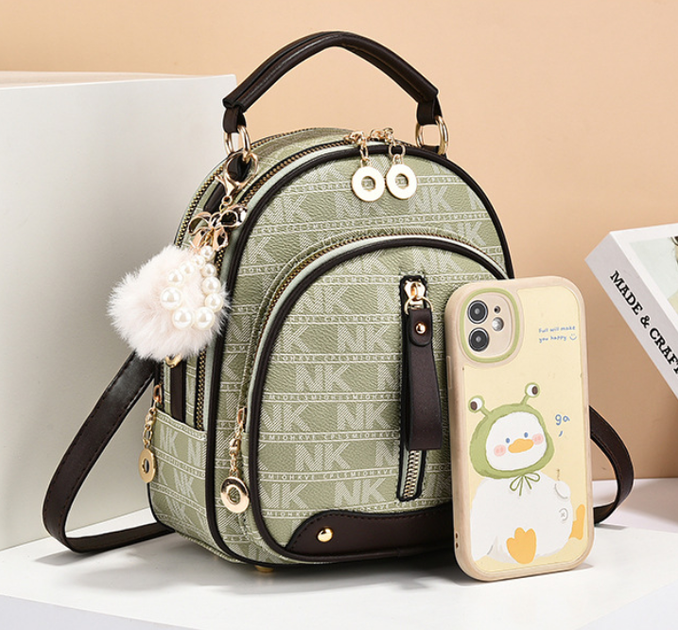 Сумочка-рюкзак для дівчаток із хутряним брелоком м'ятна(KS_3056564849) - Фото 4 Сумочка-рюкзак для дівчаток із хутряним брелоком м'ятна(KS_3056564849) - зображення 4