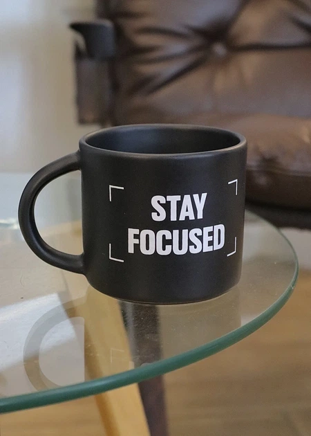 Чашка «Stay focused» черная - изображение 11