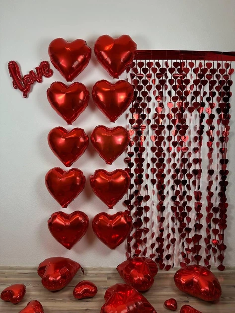 Набор фольгированных шаров для фотозоны Red Hearts Love с гирляндой сердец, красный декор - Фото 2 Набор фольгированных шаров для фотозоны Red Hearts Love с гирляндой сердец, красный декор - изображение 2