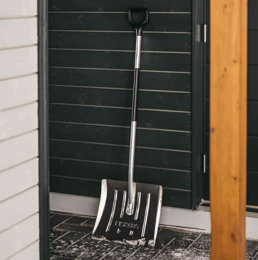 Лопата для прибирання снігу Fiskars Snow Light 143060 (1001636) - Фото 4 Лопата для прибирання снігу Fiskars Snow Light 143060 (1001636) - изображение 4