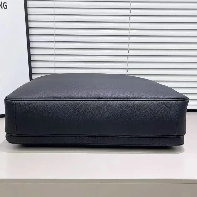 Шкіряна чоловіча ділова сумка для ноутбука 40x27x10, офісний портфель Tiding Bag 56901, чорний - Фото 8 Шкіряна чоловіча ділова сумка для ноутбука 40x27x10, офісний портфель Tiding Bag 56901, чорний - зображення 8