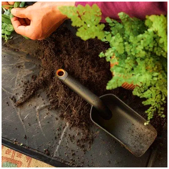 Садовая лопатка большая пластик для почвы пересадки растений 29 см Fiskars SE1681 - Фото 7 Садовая лопатка большая пластик для почвы пересадки растений 29 см Fiskars SE1681 - изображение 7