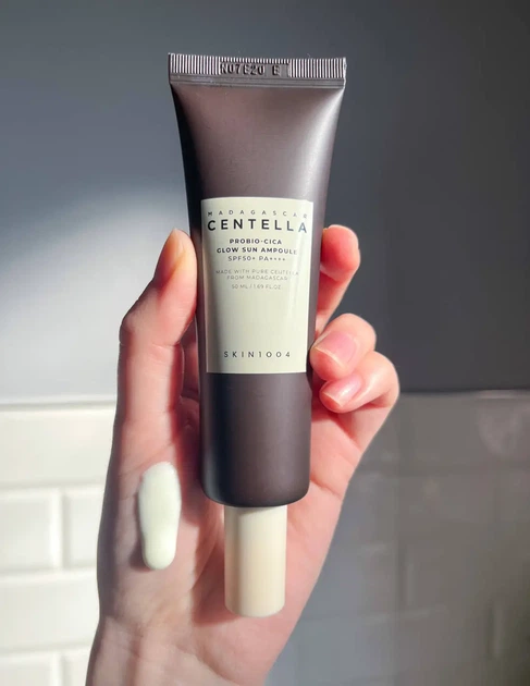 Солнцезащитная сыворотка с пробиотиками Skin1004 Madagascar Centella Cica Glow Sun Ampoule SPF50+ 50 ml - изображение 3