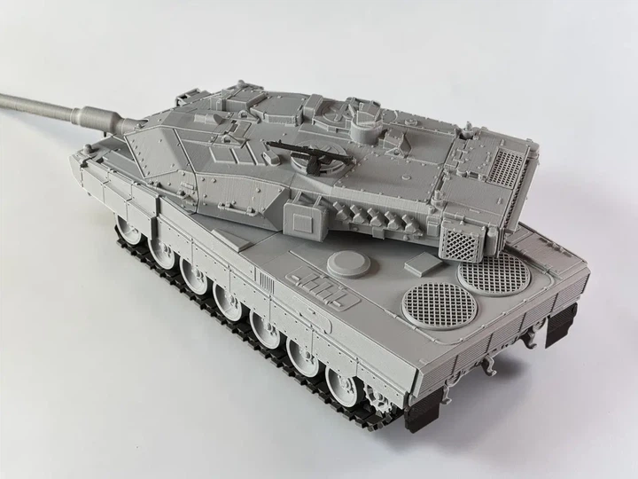 Конструктор для сборки танка Leopard 2A7, масштаб 1:35 - Фото 2 Конструктор для сборки танка Leopard 2A7, масштаб 1:35 - изображение 2