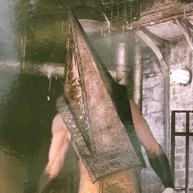 Фигурка Пирамидоголовый Сайлент Хилл Silent Hill 2 Red Pyramid Thing Konami 23 см - Фото 4 Фигурка Пирамидоголовый Сайлент Хилл Silent Hill 2 Red Pyramid Thing Konami 23 см - изображение 4
