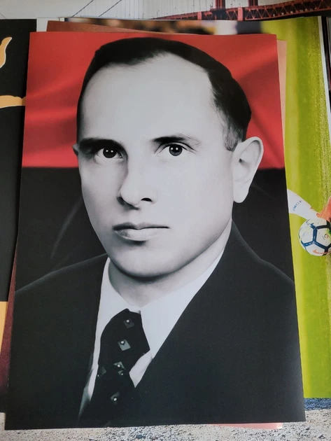 Постер Степан Андреевич Бандера (ч\б) и флаг УПА, Stepan Bandera, A3 42×28 см (id4775) - изображение 4