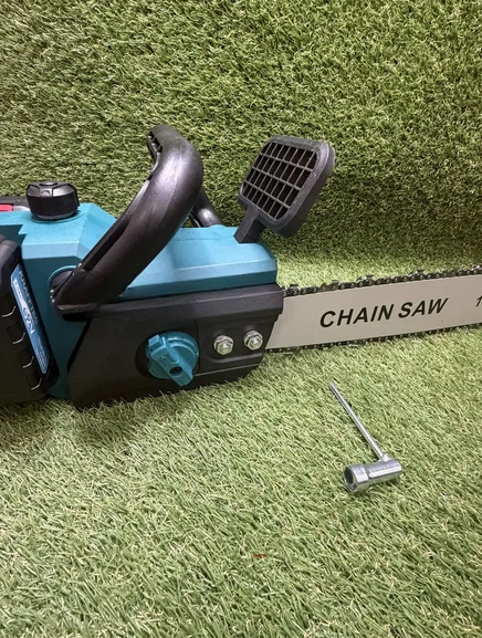 Акумуляторна ланцюгова пила Krafftec Germany PRO CS-4002 48V 6Ah 40 см безщіткова пила для обрізки дерев і рубки гілок з двома акумуляторами та зарядним пристроєм - Фото 2 Акумуляторна ланцюгова пила Krafftec Germany PRO CS-4002 48V 6Ah 40 см безщіткова пила для обрізки дерев і рубки гілок з двома акумуляторами та зарядним пристроєм - зображення 2