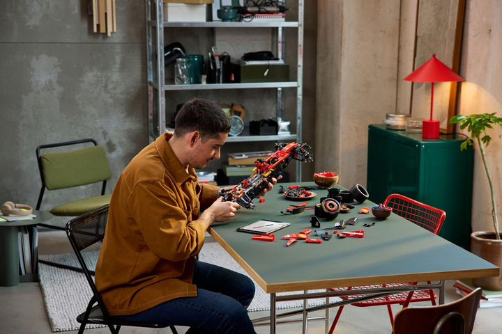 Конструктор Ferrari SF-24 F1 1362 детали в стиле LEGO Technic, болид Формулы 1, гоночный автомобиль 1:8, большой коллекционный набор - изображение 6
