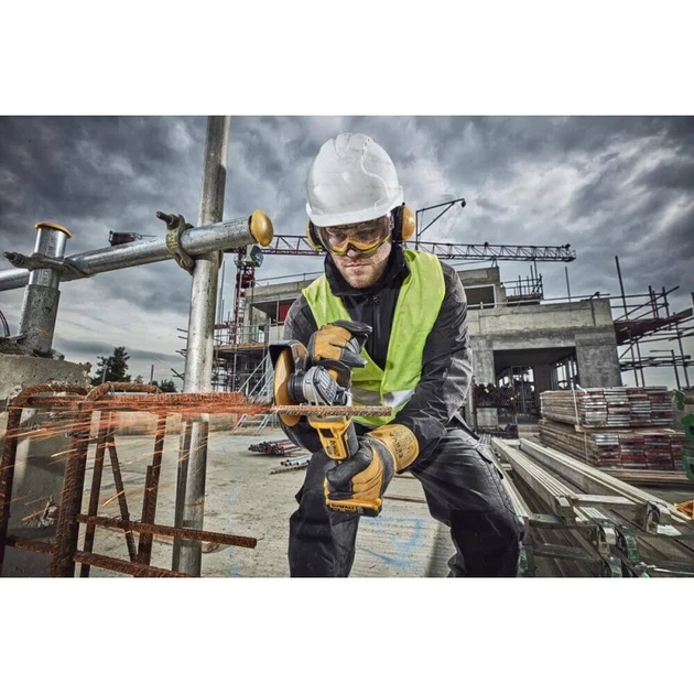 Шлифмашина угловая аккумуляторная DeWalt 18 В XR Li-Ion 125 мм с 3 АКБ 5 А·ч и кейсом DCG405P3 - Фото 3 Шлифмашина угловая аккумуляторная DeWalt 18 В XR Li-Ion 125 мм с 3 АКБ 5 А·ч и кейсом DCG405P3 - изображение 3