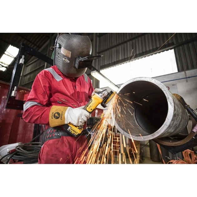 Шлифмашина угловая аккумуляторная DeWalt 18 В XR Li-Ion 125 мм с 3 АКБ 5 А·ч и кейсом DCG405P3 - Фото 6 Шлифмашина угловая аккумуляторная DeWalt 18 В XR Li-Ion 125 мм с 3 АКБ 5 А·ч и кейсом DCG405P3 - изображение 6