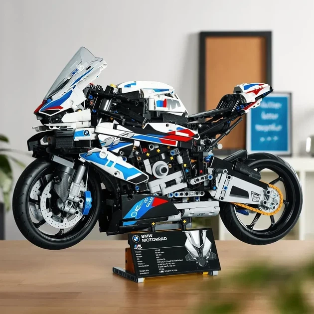 Конструктор Technic BMW M 1000 RR мотоцикл, 1920 деталей - изображение 2