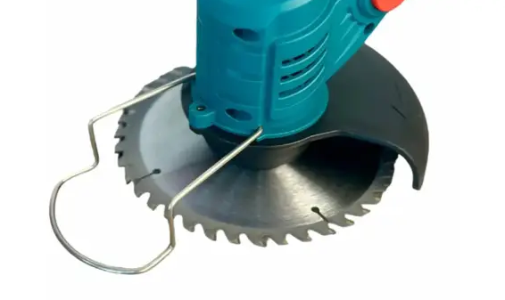 Аккумуляторный триммер Krafftec KRA 808 с двумя аккумуляторами 48 В 2 Ач и телескопической штангой 90–122 см - Фото 3 Аккумуляторный триммер Krafftec KRA 808 с двумя аккумуляторами 48 В 2 Ач и телескопической штангой 90–122 см - изображение 3