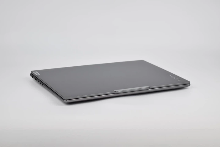 Ультрабук Lenovo Yoga Pro 9 16IMH9 Ultra 9-185H / 32GB / 1TB / RTX 4070 / 16" 3.2K Mini LED 165Hz / Win11 Ноутбук - зображення 2