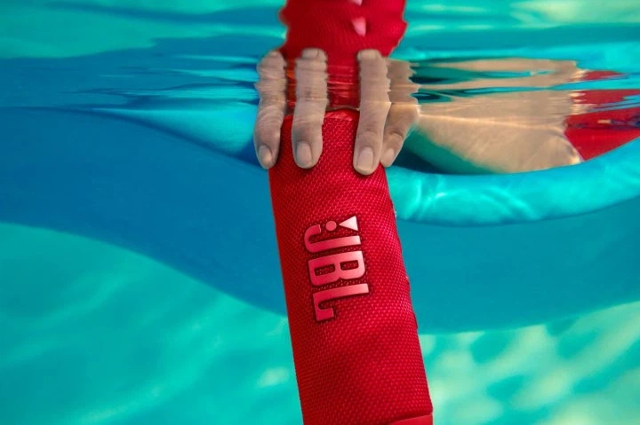 Портативна колонка JBL Flip 6 Red (JBLFLIP6RED) - изображение 2