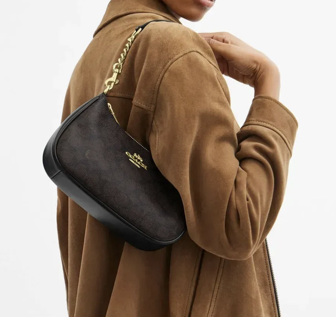 Елегантна жіноча сумка Coach Signature Canvas Shoulder Bag (Коричнева/Чорна), через плече півмісяцем - Фото 7 Елегантна жіноча сумка Coach Signature Canvas Shoulder Bag (Коричнева/Чорна), через плече півмісяцем - зображення 7