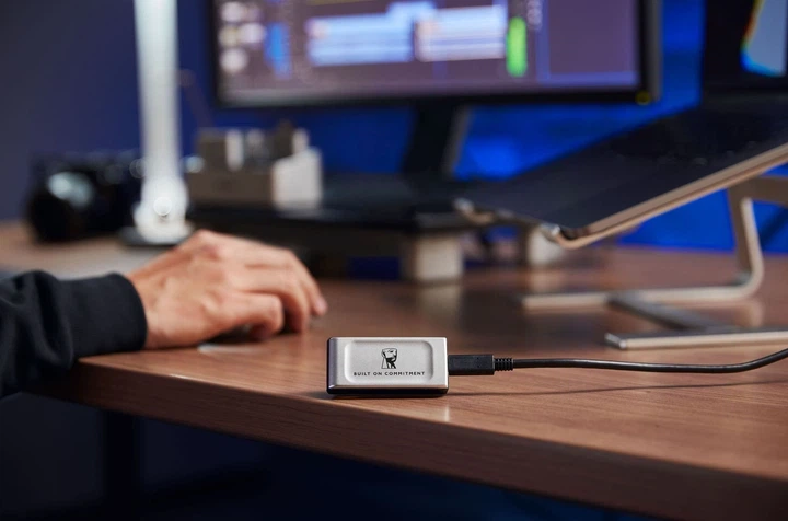 SSD диск Kingston XS2000 BoC Portable SSD 500GB USB 3.2 Gen 2x2 IP55 Silver (SXS2000/500GA) - изображение 5
