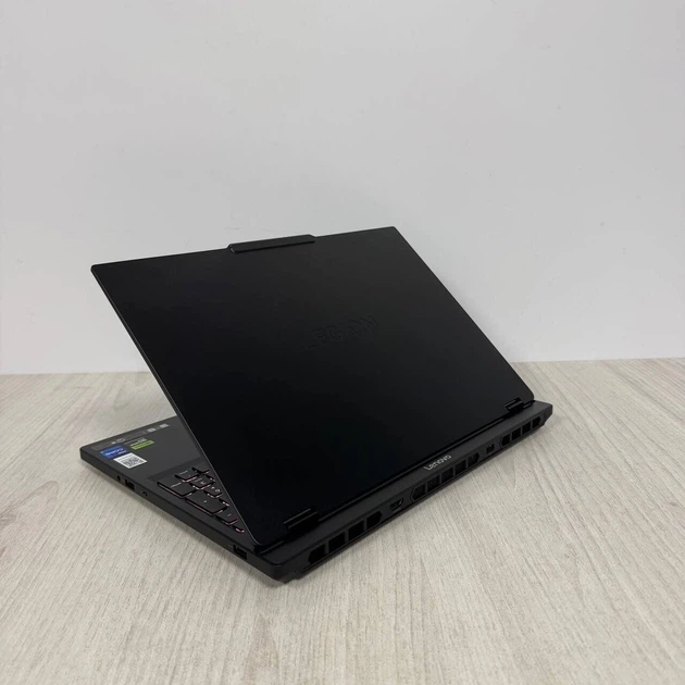 Ігровий ноутбук Lenovo Legion 5 15IRX10 / 15.1" (2560x1600) OLED / Intel Core i7-14700HX (20 (28) ядер по 1.5 - 5.5 GHz) / 16 GB DDR5 / 1000 GB SSD / nVidia GeForce RTX 5070, 8 GB GDDR7, 128-bit / WebCam б/в - зображення 7