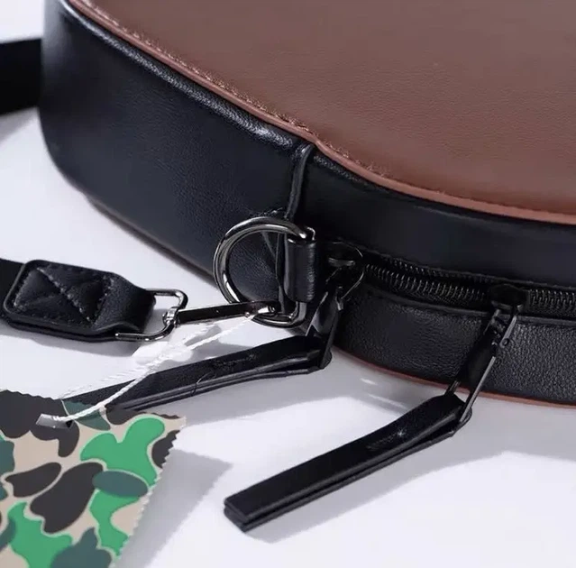 Сумка через плечо Bape Ape Head Shoulder Bag в коричневом цвете. - Фото 4 Сумка через плечо Bape Ape Head Shoulder Bag в коричневом цвете. - изображение 4